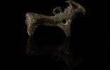   Bronzezeitliche Tierfigur eines Capriden, Schmuckanhänger  290,00 EUR  + 19,00 EUR frais d'envoi