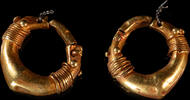   Parthische Goldohrringe mit Granulation und Drahtwicklung  1200,00 EUR1000,00 EUR  + 39,00 EUR frais d'envoi