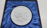 Deutschland Medaille Meissen, Johann Wolfgang von Goehte, 1749 - 1832, Frankfurt, Porzellan -