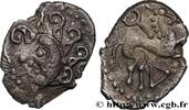 FRANCE Drachme à la chevelure ornée et au triangle SANTONS / CENTRE-OUEST, Incertaines IIe - Ier siècles avant J.-C. (17mm, 2,42g, 10h) -