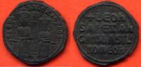 Antike Münzen FOLLIS LEO VI LE SAGE 886-912 EN BRONZE DE LEO VI A/ LEON ALEXANGROS LEO ET ALEXANDRE ASSIS DE FACE SUR UN DOUBLE TRONE POIDS 6.5g -
