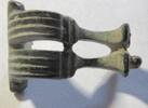 Rom Fibel 2.-3 Jhd. n.Chr Römische Doppelbogenfibel aus Bronze  2.-3. Jh... 49,00 EUR  + 6,00 EUR frais d'envoi