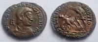 Rom Ae-Maiorina Ae-22 (Maiorina) Constantius Gallus, geprägt in Siscia Rs. Soldat mit Barbaren -