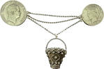 Preußen / USA Doppeltaler / Peacedollar Trachtenschmuck mit Charivari Anhänger Korb mit Karneol -