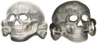 3. Reich Uniformteil Totenkopfabzeichen für die Schirmmütze der Waffen-SS mit Hersteller -