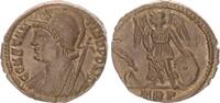 Antike / Römische Kaiserzeit / Constantinopolis Follis Bronze Constantinopolis, Victoria auf Prora, Zepter i.d.Rechten, Schild links -