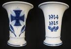 Kaiserreich Vase Meissener Porzellan Vase mit Eisernem Kreuz reparaturbedürftig -