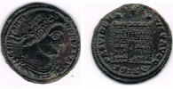 Römische Kaiserzeit - Constantinus I. Kleinfollis AE-Klein-Follis des Constantinus I., Rv: Lagertor, PROVIDENTIAE AVGG / SIS -