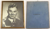 Drittes Reich Foto gerahmt hinter Glas / Soldat in Uniform mit Schützenschnur -