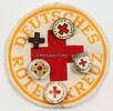  O.J. Bundesrepublik Deutschland Konvolut von 5 Abzeichen und 1 Ärmelschild / Deutsches Rotes Kreuz (DRK) 2 und 2-3