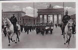 Berlin Ansichtskarte / Postkarte / Berlin. Aufziehen der Wache -