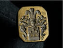 Petschaft Heraldik (Adelig?) ~17/18 Jh. Sehr feiner Schnitt. Wappen mit Helm. Bronzeplatte/Eisengriff -