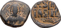 Byzanz Follis (40 Nummi) Anonym, Pantokratorbüste / Schrift um Stufenkreuz -