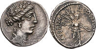Römische Republik Denar L. Hostilius Saserna, weiblicher Kopf / Victoria mit Tropaeum und Caduceus -