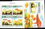 Guinea Bissau Guinea Bissau 8030-8033 und Block 1397 postfrisch Kleinbogen / Pilze MiNr. 8030-8033 und Block 1397 postfrisch Kleinbogen / Pilz -