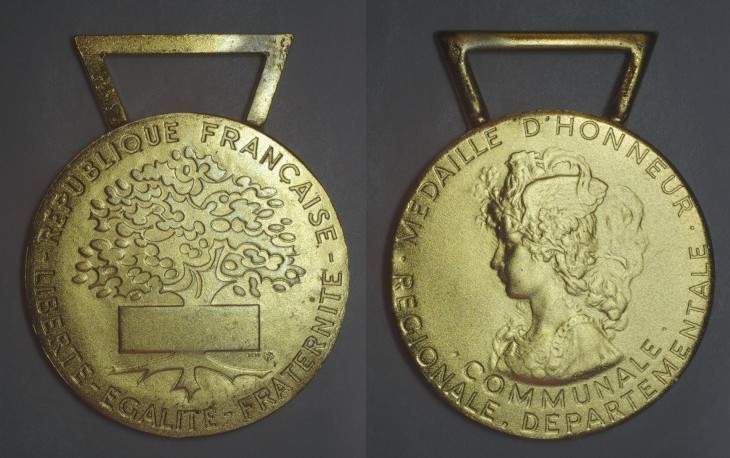 France Medal Médaille d'honneur départementale et communale, Politics