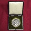 Deutschland Bayern Silbermedaille mit alter Box 1936 Bayerische Handelsbank 50-jähriges Dienstjubiläum Dr. von Pechmann Unc toned with old box