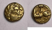 Antike Quart de statère or Riedones à la cavalière armée et à la lyre -