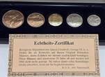 Großbritannien 1/2, 1 Penny , 3 , 6 Pence, 1 Shilling 1946, 1949 1956, 1959, 19 Royal Majesty Collection 5x Münzen Lot TTB box+zertfikat