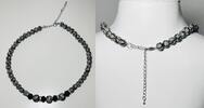 Collier Kette Schwarze Perlenkette mit weißen Blumenmotiven -